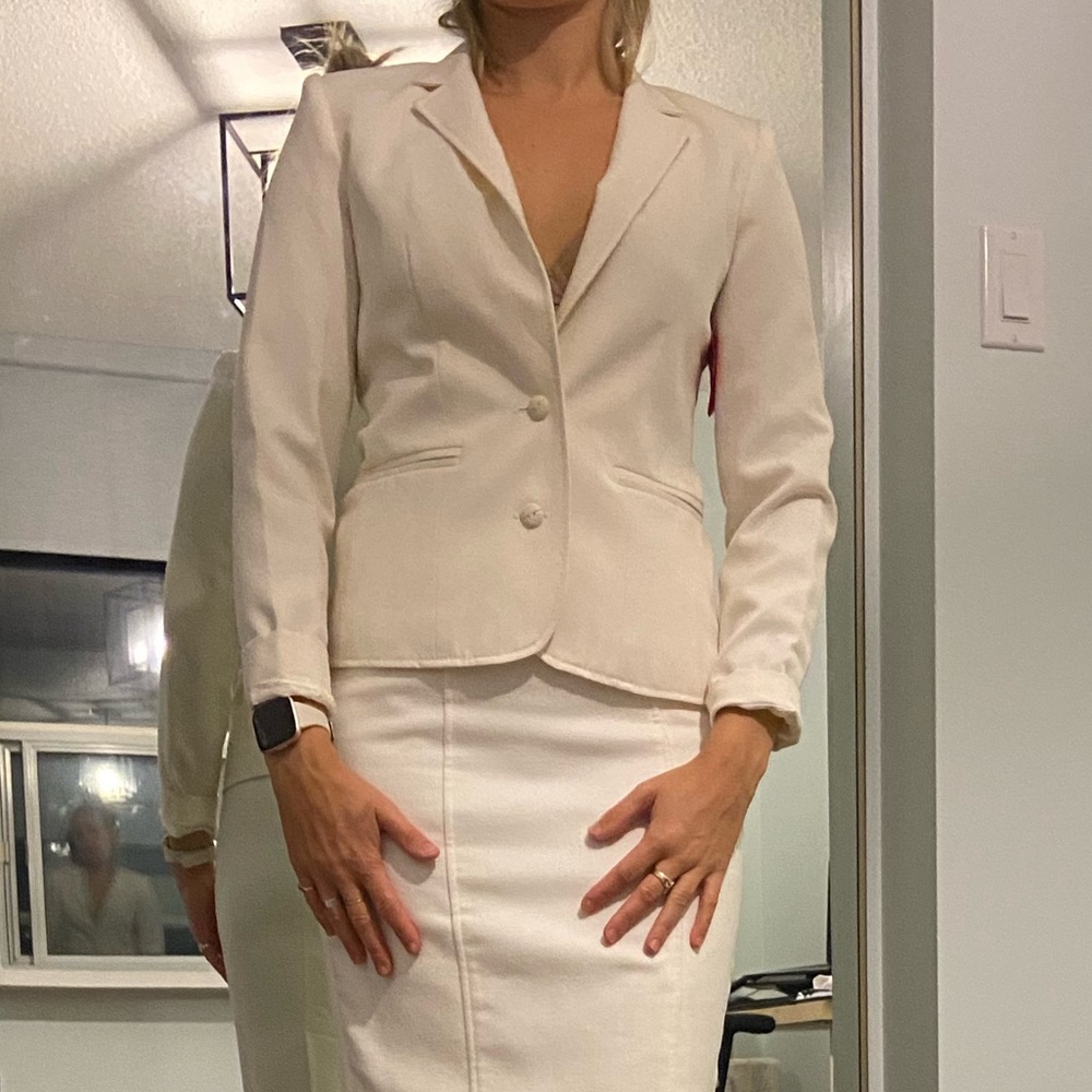 White blazer size 4